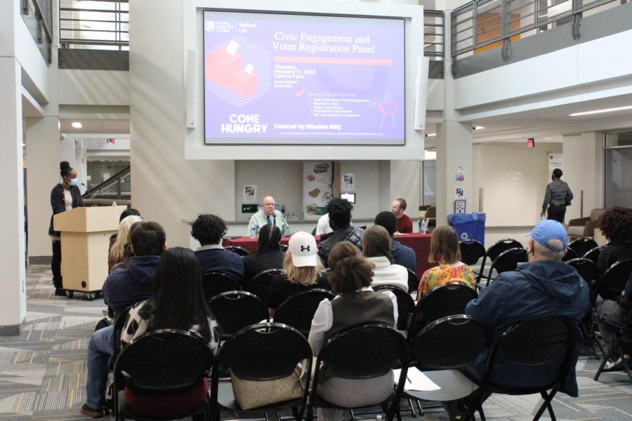 HCC students packed the Burrill Galleria to learn how to become more politically involved in the upcoming midterm and state gubernatorial elections.