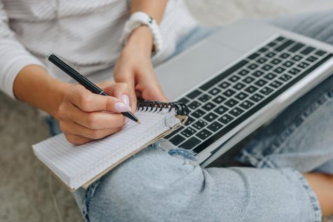 Learning online for a year and a half has taught me several tips to help manage the challenges of online learning.