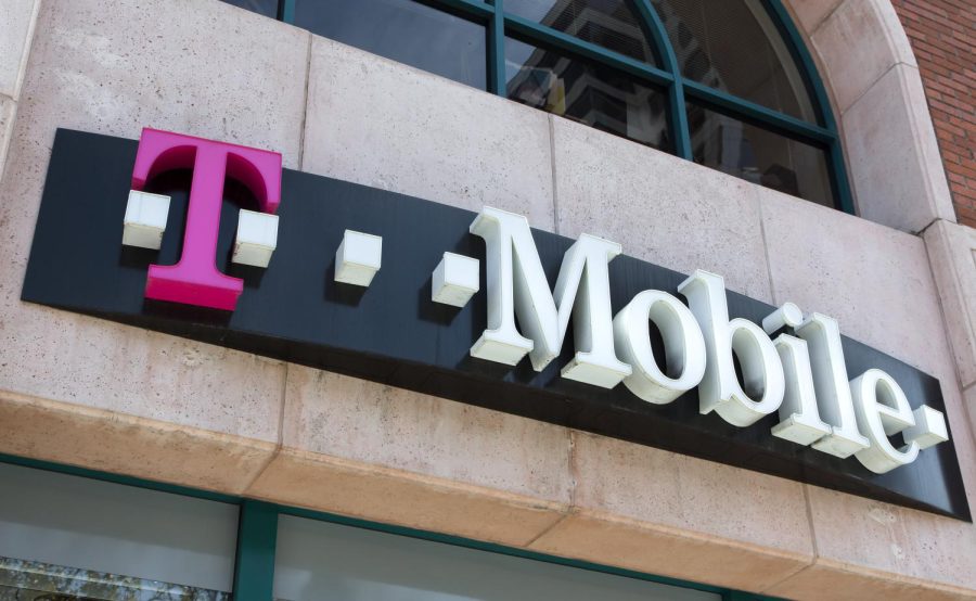 A+T-Mobile+Store+exterior+sign+displaying+the+German+telecommunications+companys+logo.